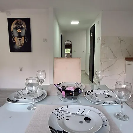 Tree House Apartment