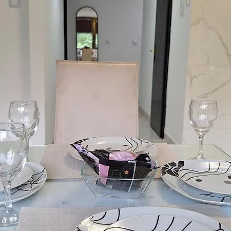 Apartment Tree House *