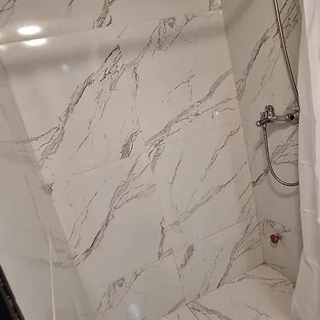 Apartment Tree House *