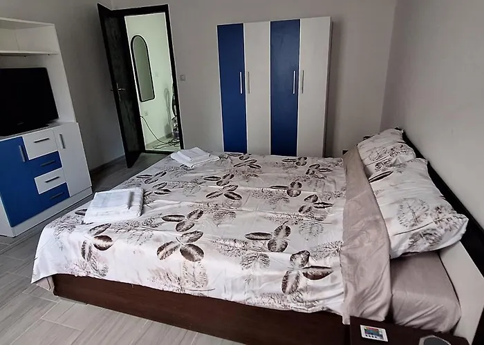 Tree House Apartament *